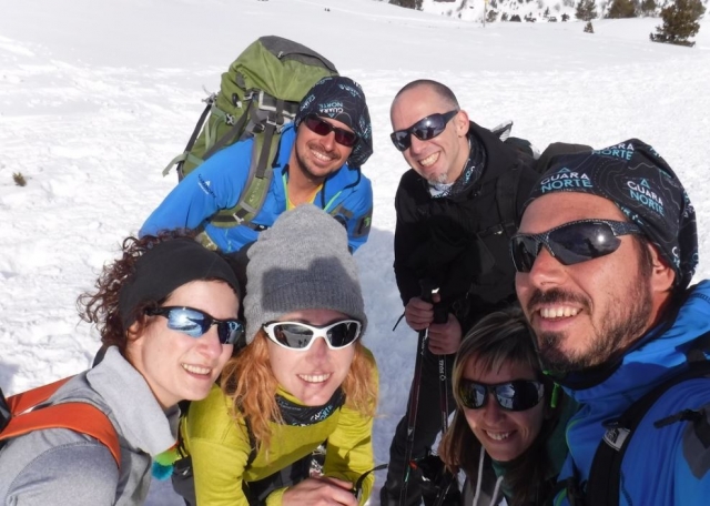  Group with the snowshoe guides 
